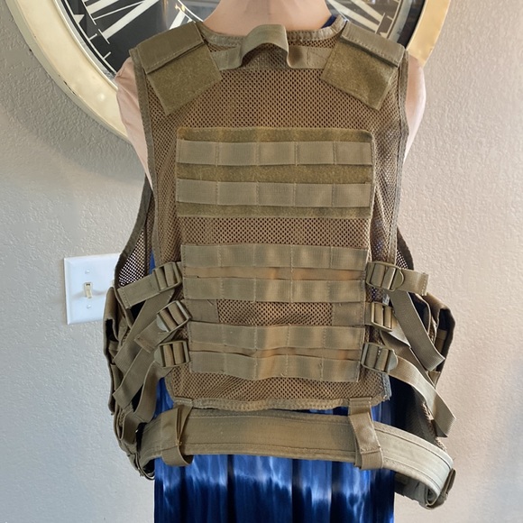 Red Rock Tactical vest - Picture 3 of 12